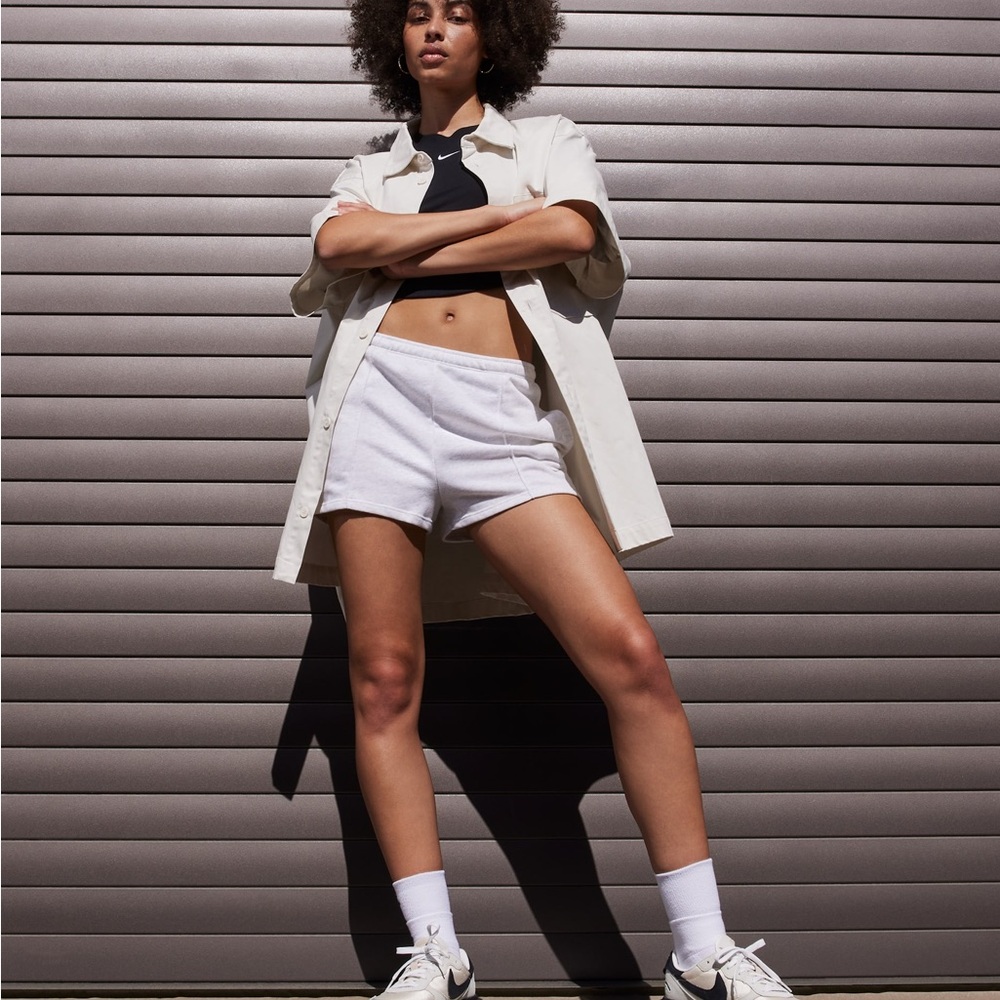Nike Women's Sneakers in Cream and Black - Picture 9 of 9